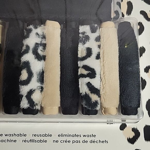 *NEW* The Original Makeup Remover - 7 Day Set with Laundry Bag - Picture 5 of 9